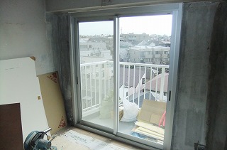隙間風対策のための窓のカバー工法