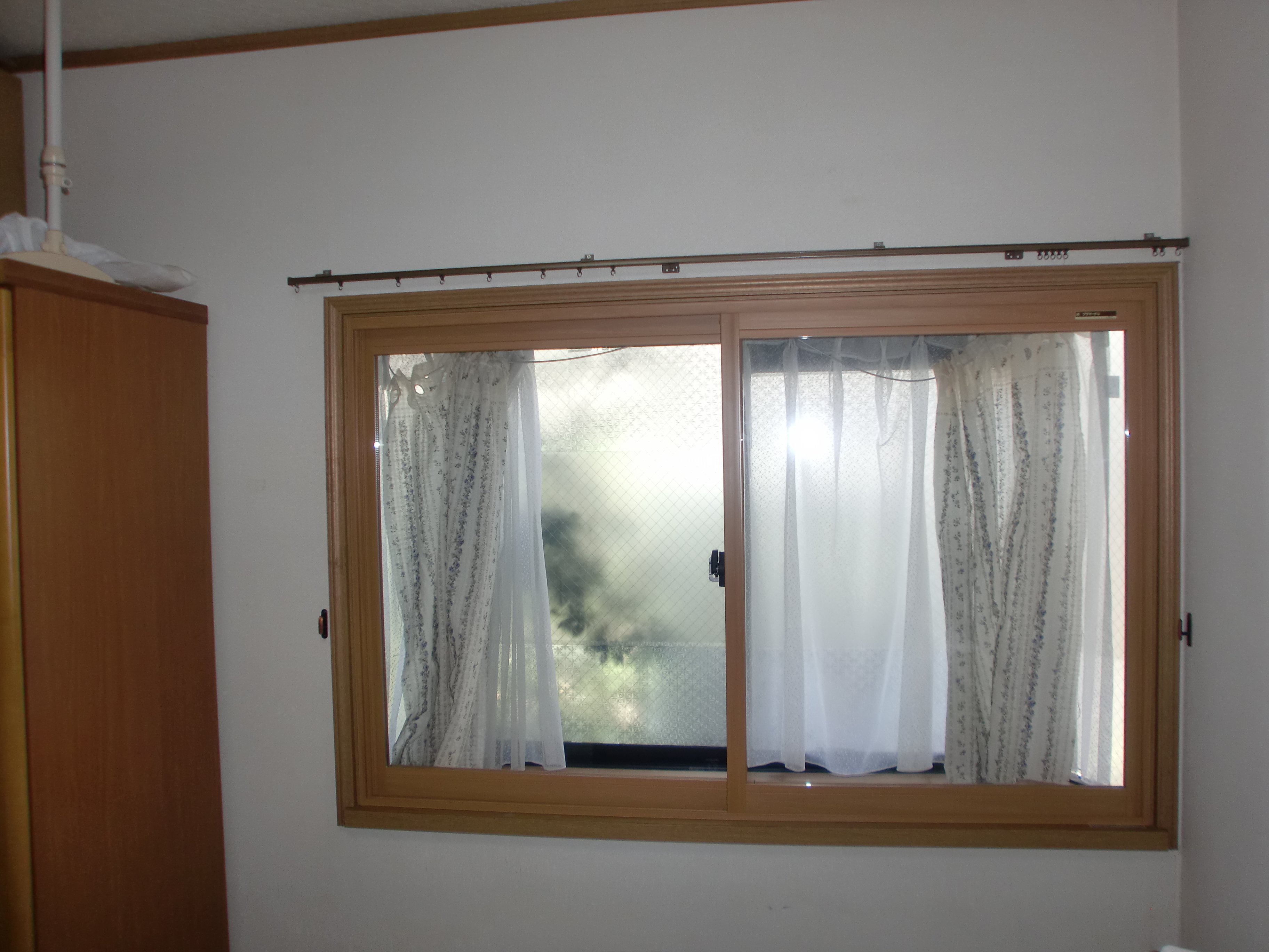 出窓におススメ内窓設置！断熱・防音・防犯効果！