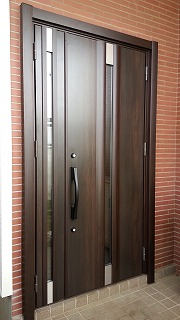 玄関ドアカバー工法
