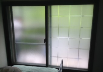 窓からの冷気を防ぐため内窓取付