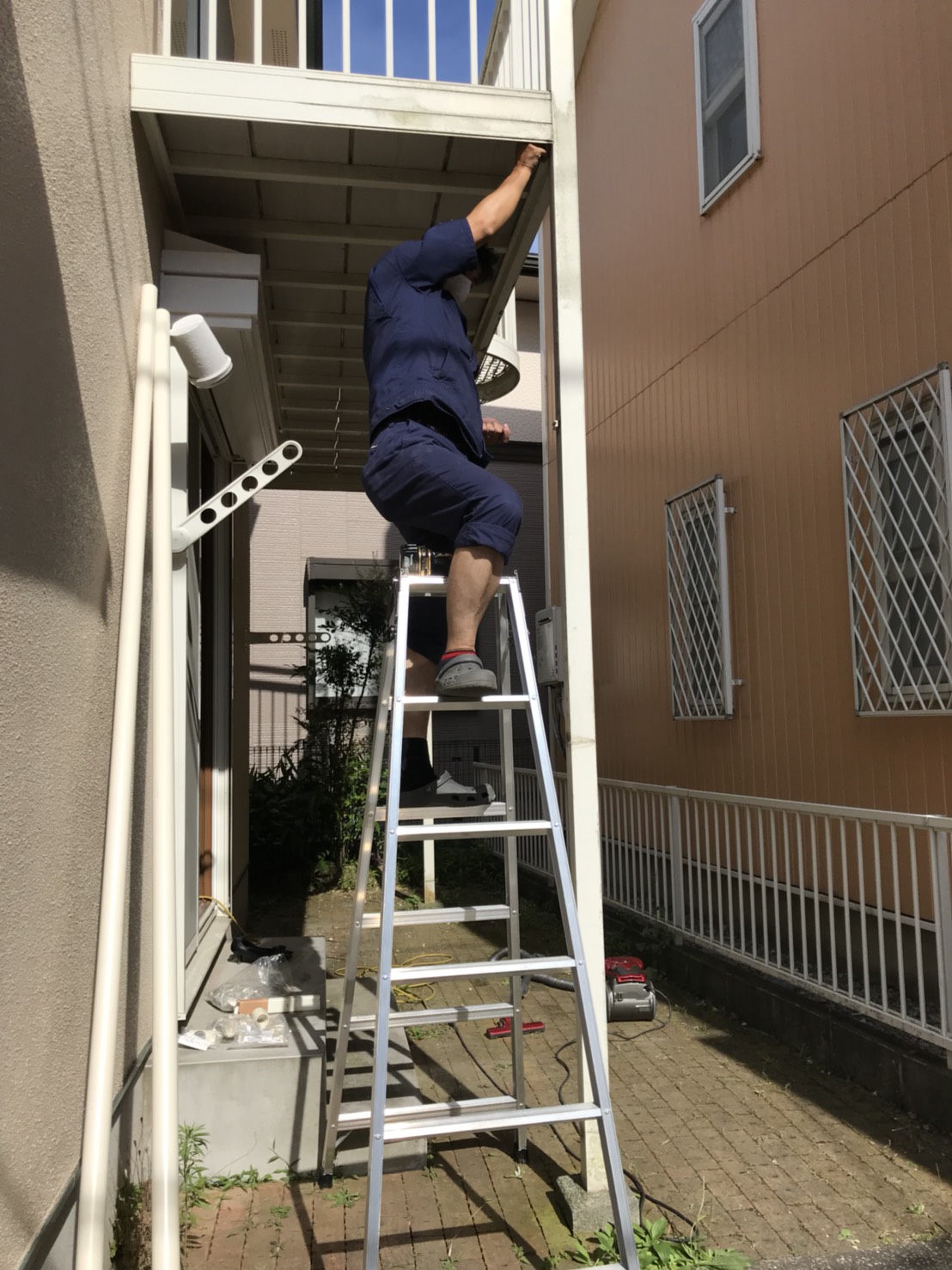 バルコニー雨樋修理