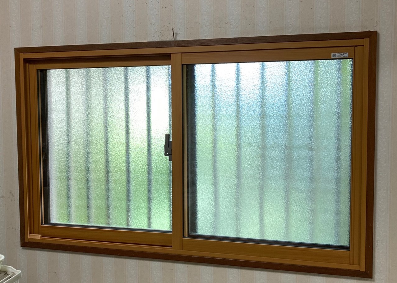 座間市　寒さと結露が悩みの窓に。　内窓取付　施工例