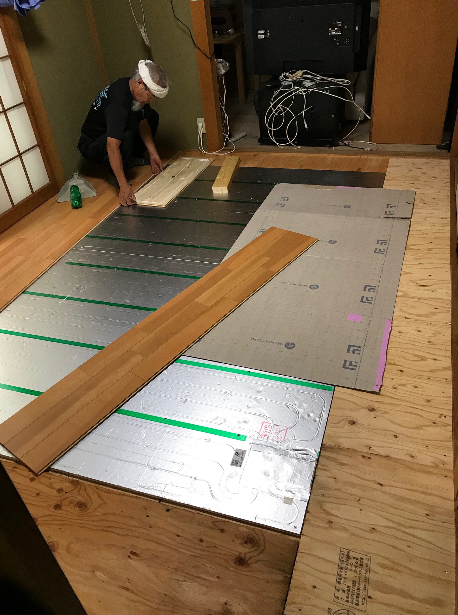 施工中:大工工事床貼り替え
