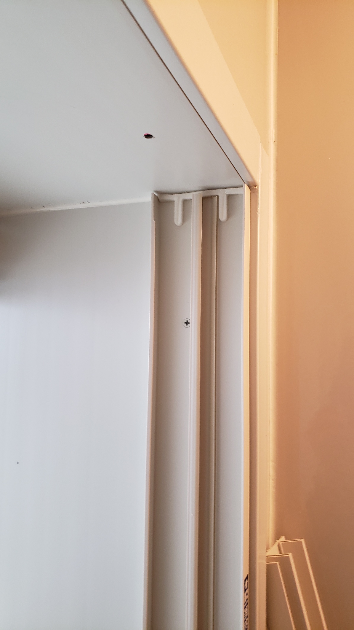 施工中~右たて枠