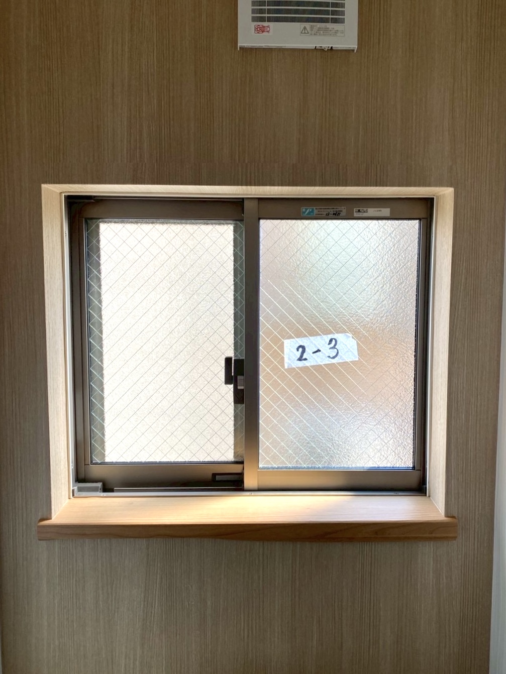 小学生の元気な声が聞こえないほど静か