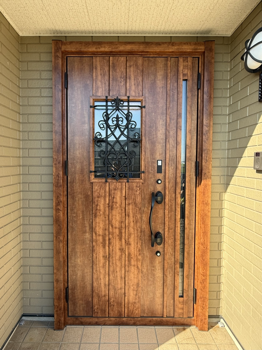 カバー工法で新築のような玄関に！【玄関ドア交換工事…